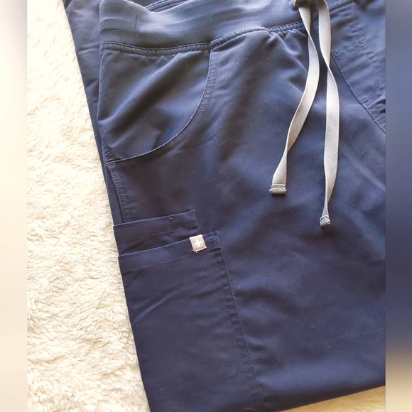 🌺 Near New FIGS Tech Collection Blue Scrub Pants - Picture 8 of 13